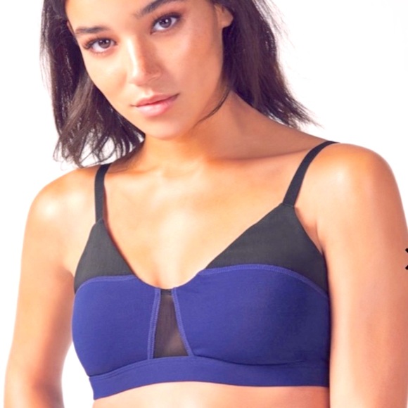 NWT FABLETICS BLACK/PURPLE MODERATE SUPPORT FULL COVERAGE SPORT BRA 2X 18/20 - Picture 2 of 14